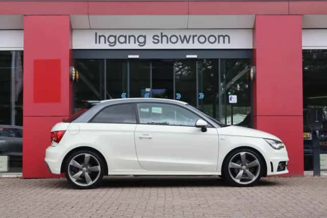 Audi A1 (2011) thumbnail 3