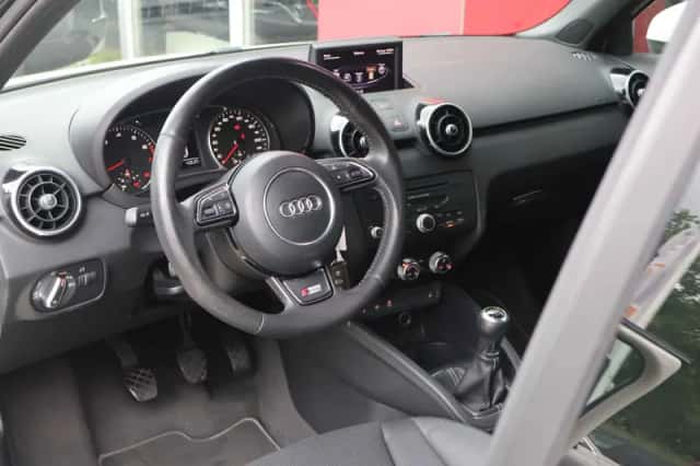 Audi A1 (2011) thumbnail 6