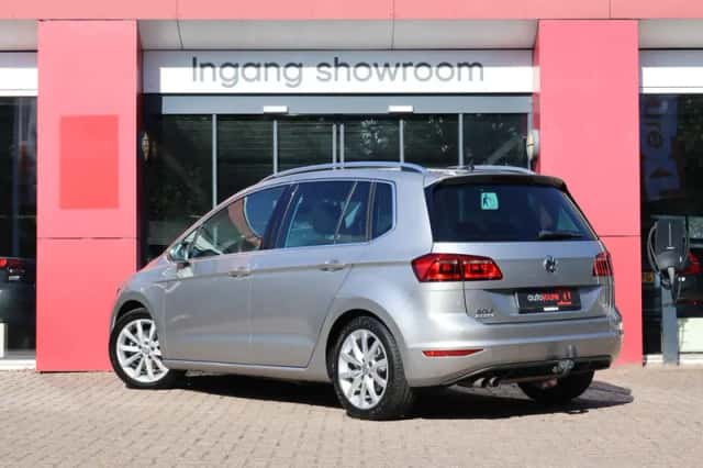 Volkswagen Golf Sportsvan (2017) thumbnail 4