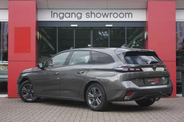 Peugeot 308 (2022) thumbnail 3