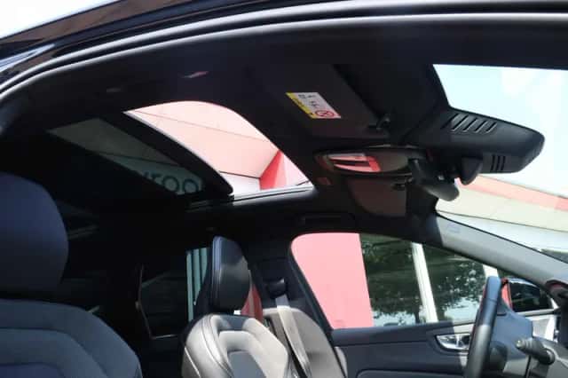 Volvo XC60 (2022) thumbnail 6
