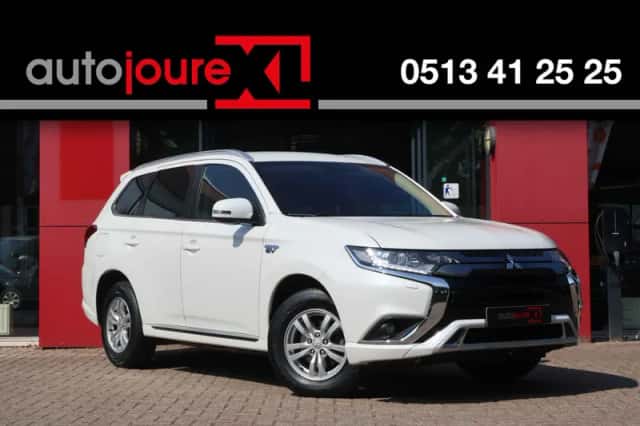 Mitsubishi Outlander (2021) thumbnail 1