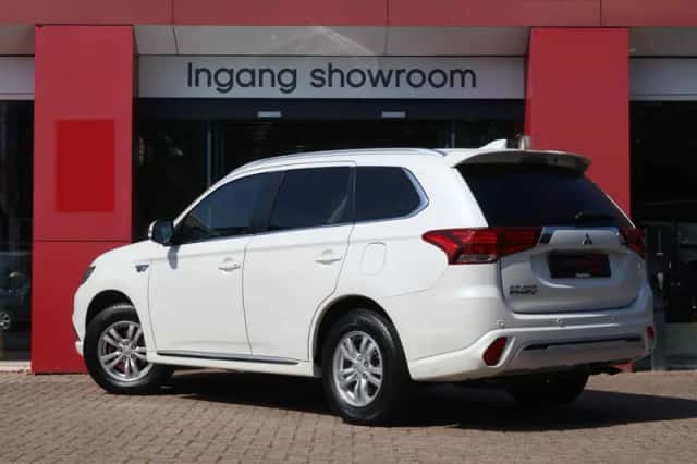 Mitsubishi Outlander (2021) thumbnail 4