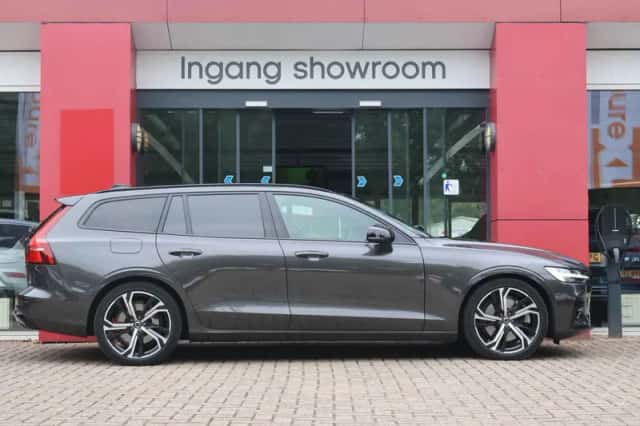 Volvo V60 (2023) thumbnail 3