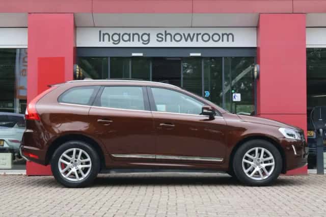Volvo XC60 (2017) thumbnail 3