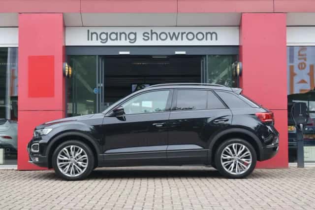 Volkswagen T-Roc (2018) thumbnail 2