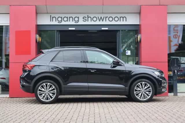 Volkswagen T-Roc (2018) thumbnail 3