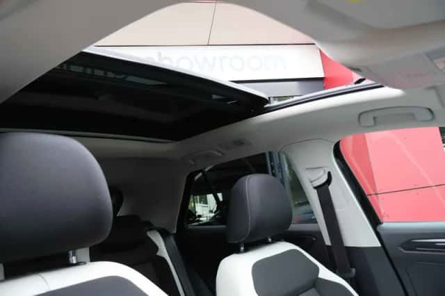 Volkswagen T-Roc (2018) thumbnail 6