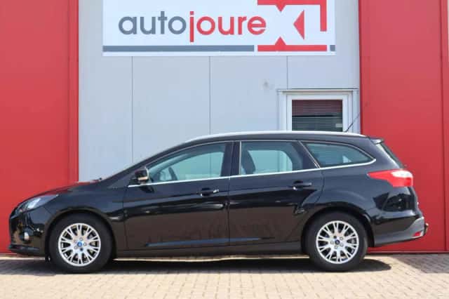 Ford Focus (2012) thumbnail 2