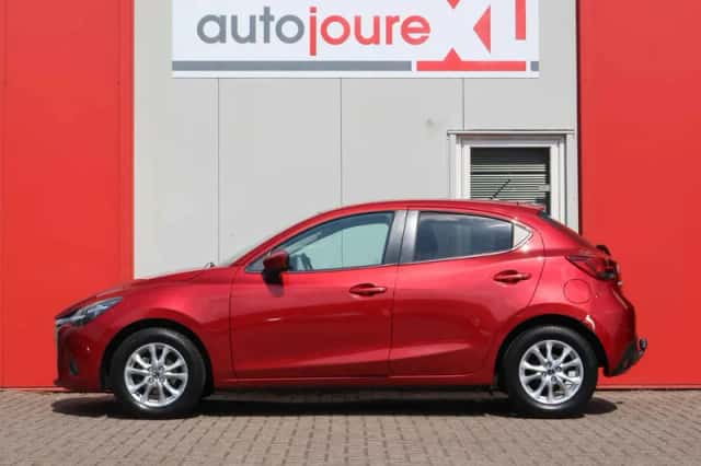 Mazda 2 (2017) thumbnail 2