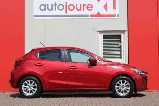 Mazda 2 (2017) thumbnail 3