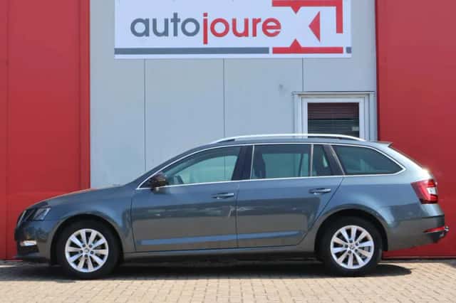 Škoda Octavia (2020) thumbnail 2