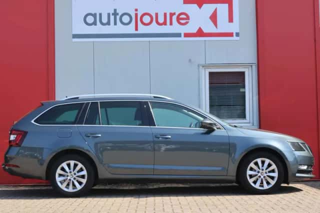 Škoda Octavia (2020) thumbnail 3