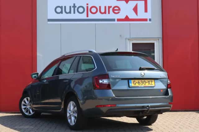 Škoda Octavia (2020) thumbnail 4