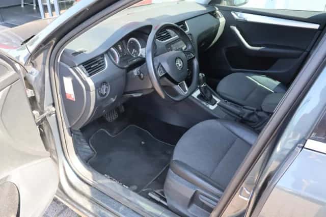 Škoda Octavia (2020) thumbnail 5