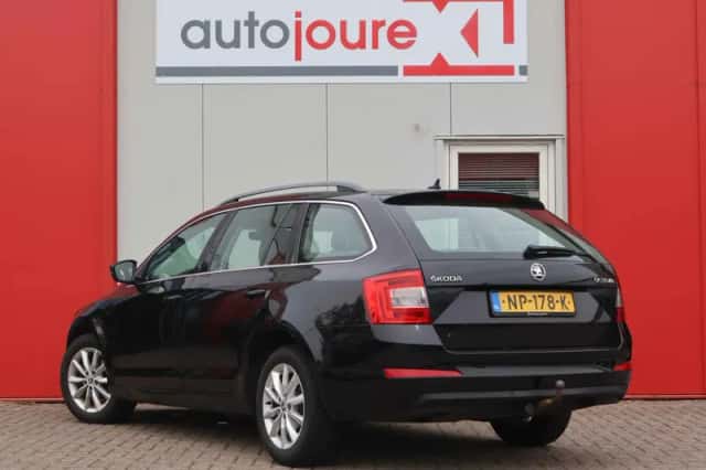 Škoda Octavia (2016) thumbnail 2