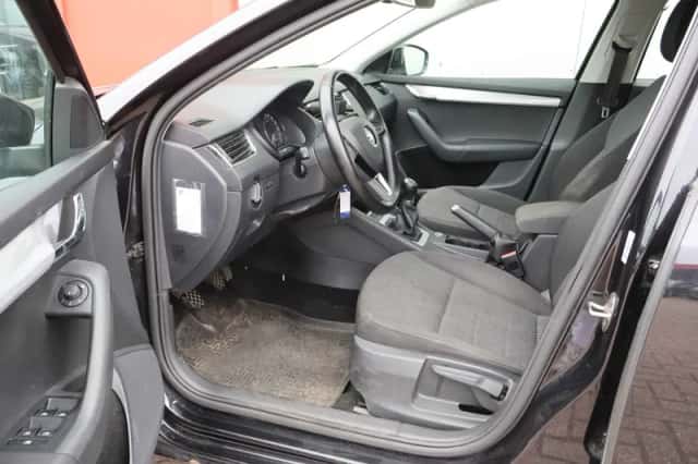 Škoda Octavia (2016) thumbnail 4