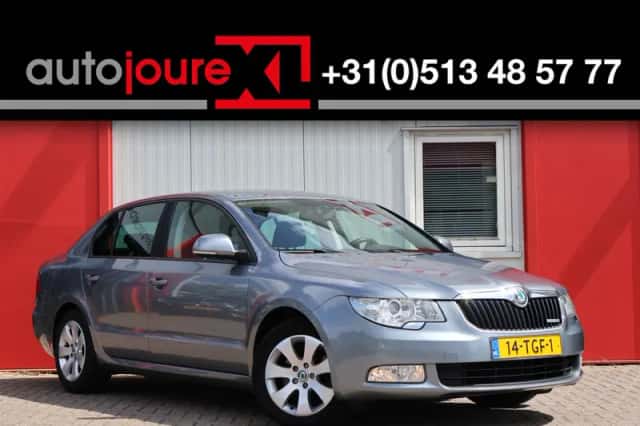 Škoda Superb (2012) thumbnail 1