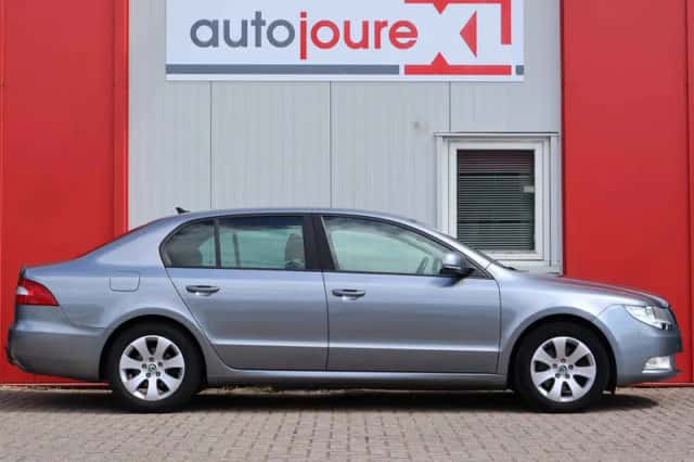 Škoda Superb (2012) thumbnail 3