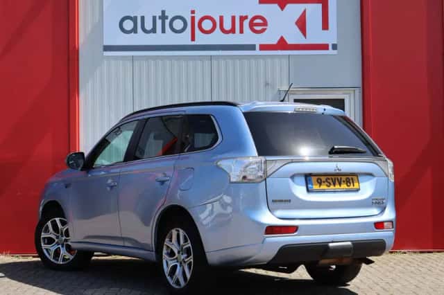 Mitsubishi Outlander (2013) thumbnail 4