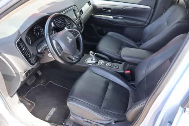 Mitsubishi Outlander (2013) thumbnail 5