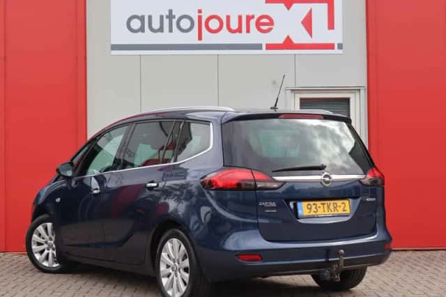 Opel Zafira (2012) thumbnail 4