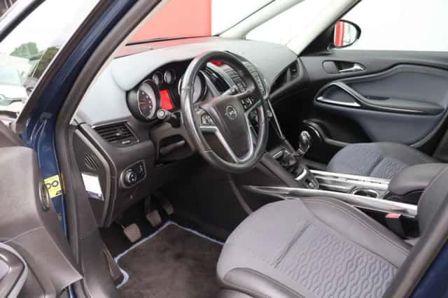 Opel Zafira (2012) thumbnail 5