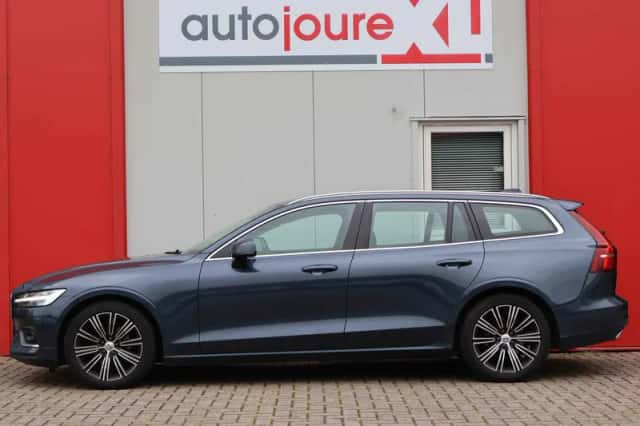 Volvo V60 (2021) thumbnail 2