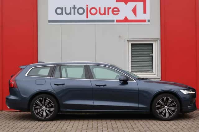 Volvo V60 (2021) thumbnail 3