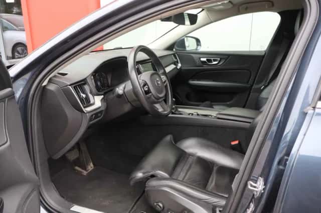 Volvo V60 (2021) thumbnail 5