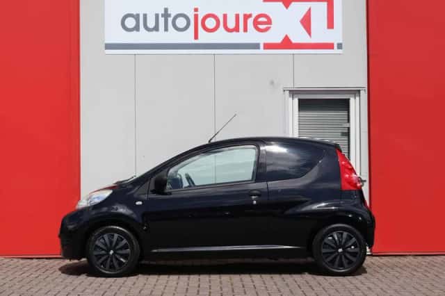 Peugeot 107 (2011) thumbnail 2