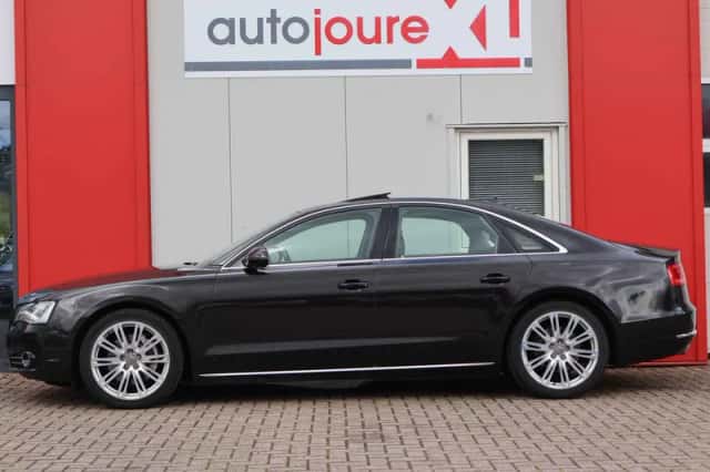 Audi A8 (2013) thumbnail 2