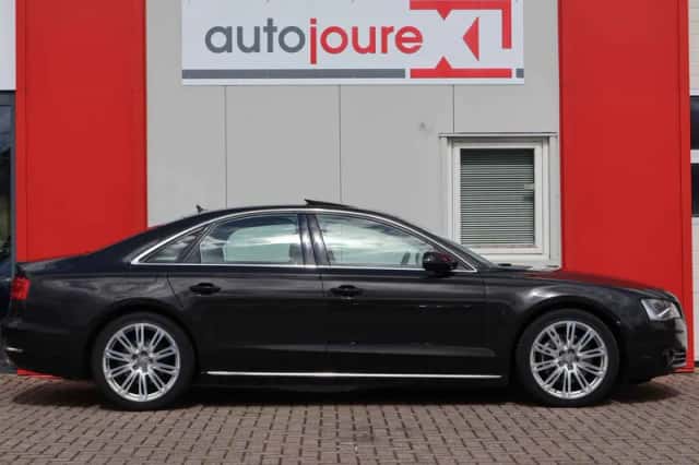 Audi A8 (2013) thumbnail 3