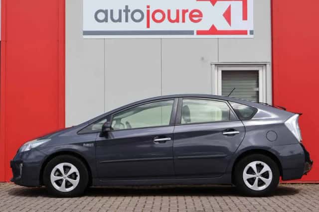 Toyota Prius (2013) thumbnail 2