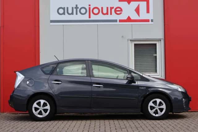 Toyota Prius (2013) thumbnail 3