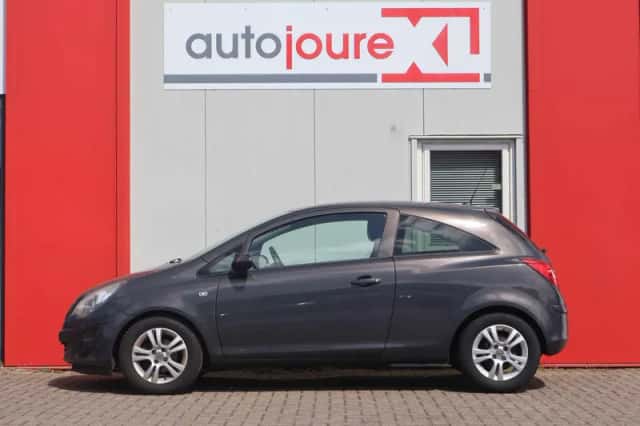 Opel Corsa (2014) thumbnail 2
