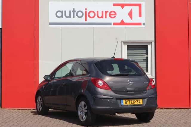 Opel Corsa (2014) thumbnail 4