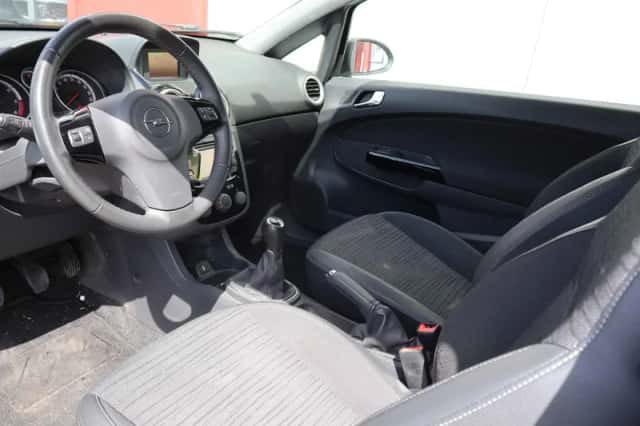 Opel Corsa (2014) thumbnail 5