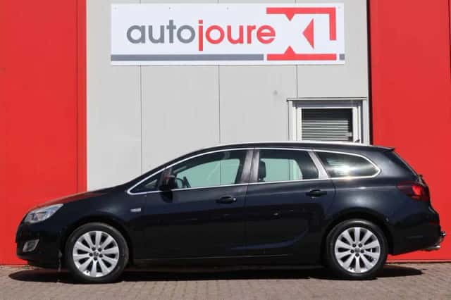 Opel Astra (2012) thumbnail 2