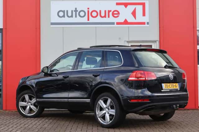 Volkswagen Touareg (2010) thumbnail 2
