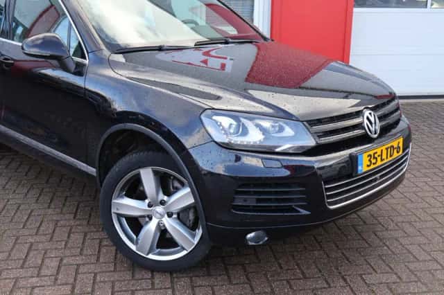 Volkswagen Touareg (2010) thumbnail 5