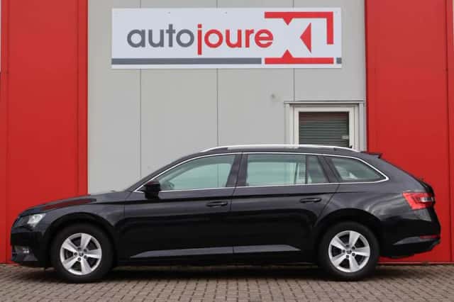 Škoda Superb (2018) thumbnail 2