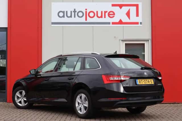 Škoda Superb (2018) thumbnail 3