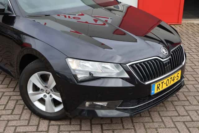 Škoda Superb (2018) thumbnail 5