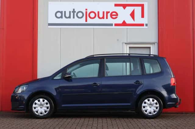 Volkswagen Touran (2012) thumbnail 2