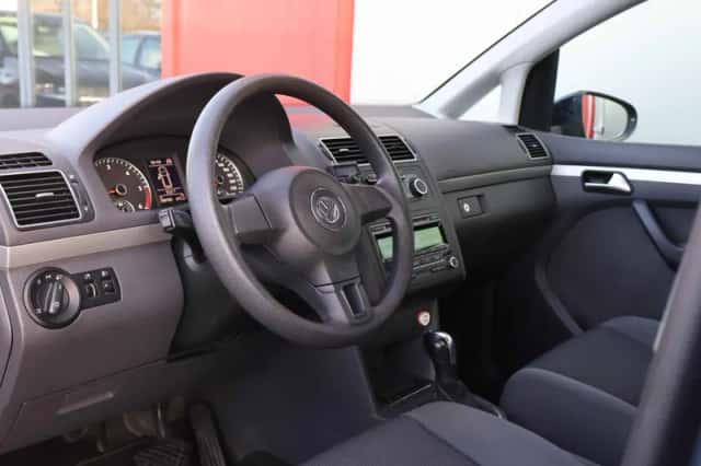 Volkswagen Touran (2012) thumbnail 6