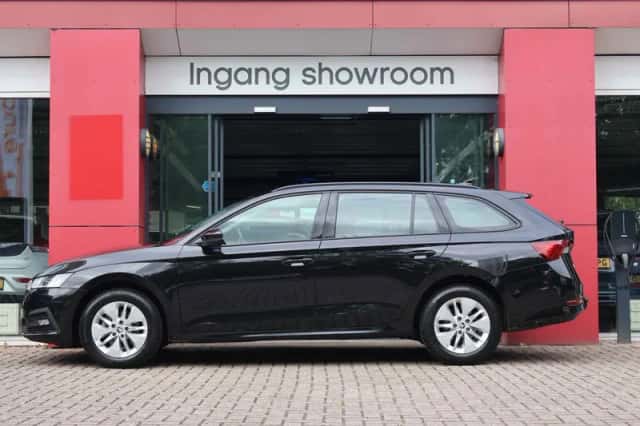 Škoda Octavia (2023) thumbnail 2