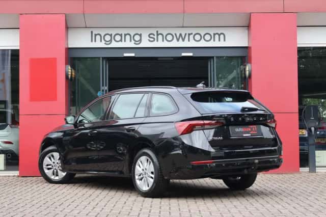 Škoda Octavia (2023) thumbnail 4