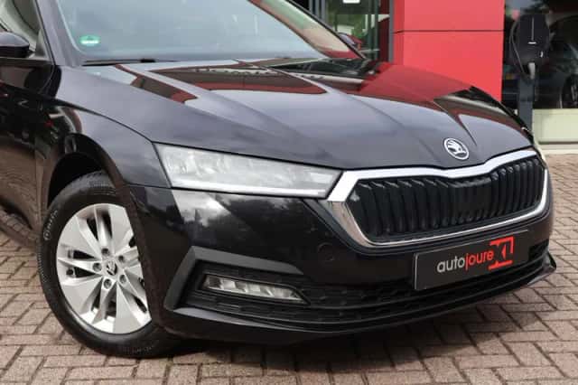 Škoda Octavia (2023) thumbnail 5