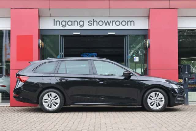 Škoda Octavia (2023) thumbnail 3